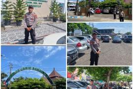Personel Sat Samapta Polresta Bengkulu Lakukan Pengamanan Salat Jumat di Masjid Jamik