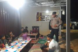 Patroli Malam, Polsek Giri Mulya Beri Imbauan kepada Anak yang Sedang Nongkrong