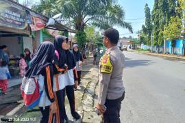 Bhabinkamtibmas Polsek Kota Manna, Sambang Dialogis Kepada Siswa SMPN 04 Bengkulu Selatan