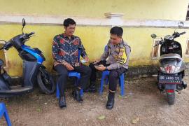 Bhabinkamtibmas Polres BU Sosialisasikan Aplikasi Super App Polri Kepada Warga