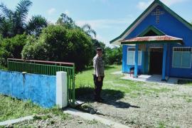 Demi Kenyamanan dan Kehikmatan Dalam Beribadah, Polsek Pino Berikan Pengamanan Ibadah Minggu Umat Nasrani