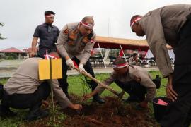 Peringati HUT RI ke-78, Kapolres Rejang Lebong Ikuti Penanaman Pohon di SPN Polda Bengkulu 