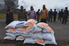 Kapolri Salurkan 264,7 Ton Beras dan 1.500 Sembako untuk Warga Papua yang Terdampak Kekeringan 