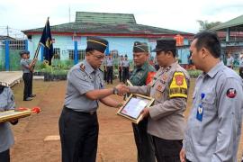 Bhabinkamtibmas Polsek Curup, Terima Penghargaan Dari Lembaga Pemasyarakatan Kelas IIA Curup