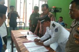 Laksanakan Monitoring dan Pengamanan, Polsek Lais Hadiri Pelantikan Perangkat Desa