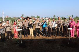 Dukung Program Pemerintah Hijaukan Lingkungan Sejak Dini, Polres RL Gelar Penanaman Pohon 