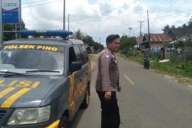 Patroli, Polsek Pino Lakukan Pemantauan Kegiatan Masyarakat dan Sampaikan Imbauan Kamtibmas 