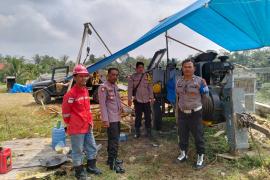 Kapolsek Lais Turun ke Lapangan, Cek Keamanan Pemasangan Kabel SUTT