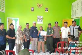 Bhabinkamtibmas Monitoring Pembagian BLT-DD Tahap III di Desa Pasar Baru 