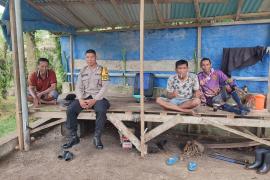 Kunjungi Warga Binaan Kecamatan Air Manjuto, Bhabinkamtibmas Sampaikan Pesan Kamtibmas