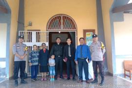 Antispasi Gangguan Kamtibmas, Bhabinkamtibmas Polsek Curup Lakasanakan Pengamanan di Gereja 