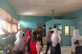 Sinergi Bersama Pihak Sekolah, Bhabinkamtibmas Mediasi Keributan Antar Siswa
