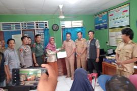 Dimonitoring Polsek Lais, Desa Pal Tiga Puluh Salurkan BLT DD