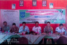 Dukung Penuh Program Pemerintah Desa, Bhabinkamtibmas Hadiri Musdes Desa Padang Kala