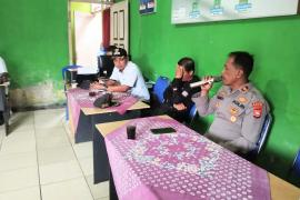 Kapolsek Lais Hadiri Penyaluran BLT DD Desa Durian Daun