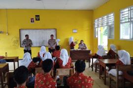 Polsek Lais Sosialisasi Aplikasi Super APP di SMA  Negeri 3 Bengkulu Utara