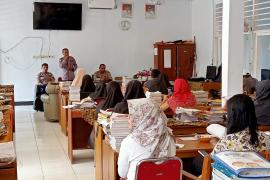 Kembali Sosialisasikan Aplikasi Super APP, Kapolsek Lais Sambangi SMA Negeri 3 Bengkulu Utara