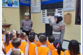Sambang TK Kemala Bhayangkari, Polsanak Polres Rejang Lebong Edukasi Berkendara Aman Sejak Dini