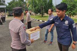 Untuk Berbagi Kepada Masyarakat yang Membutuhkan, Polsek Giri Mulya Lakukan Gerakan Sedekah Bersama