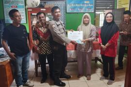 Bhabinkamtibmas Polsek Lais Hadiri Penyaluran BLT DD Dusun Raja