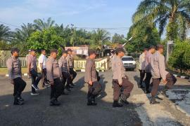 Latih Kekompakan, Kapolsek Giri Mulya Pimpin Latihan Perdaspol