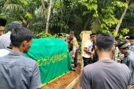 Bhabinkamtibmas Polsek Lais Laksanakan Sambang Duka di Desa Lubuk Gedang