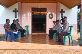 Hadir Ditengah Masyarakat, Polsek Giri Mulya Lakukan Pengamanan Ibadah Natal di Gereja GKSBS 