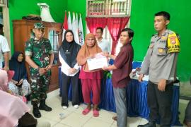 Bhabinkamtibmas Polsek Lais Hadiri Penyaluran BLT DD Durian Daun