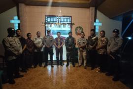 Sinergitas TNI - Polri, Melaksanakan Pengamanan Ibadah Misa Akhir Tahun di Wilkum Polsek Giri Mulya