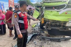 Truck Batu Bara VS Truck Batu Bara Adu Kambing, 1 Orang Luka Berat