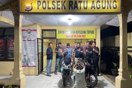 Kapolda Bengkulu Kembali Berbagi, Salurkan 100 Paket Sembako ke Warga Lebong