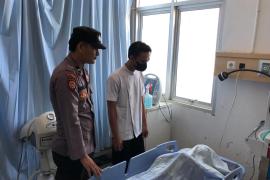 Polisi Polsek Batiknau Sambangi Korban Hanyut di Sungai