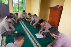 Tingkatkan Iman dan Taqwa di Bulan Ramadhan, Polsek Batiknau Rutin Gelar Tadarus