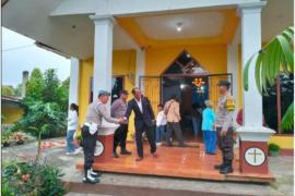 Personel Polres Rejang Lebong Amnakan Ibadah Minggu Umat Kristiani di Gereja GKII Desa Bengko
