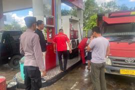 Jelang Idulfitri, Personel Polres Rejang Lebong Cek SPBU Untuk Cegah Kecurangan