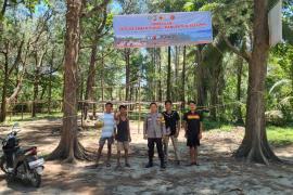 Polsek Sukaraja Laksanakan Pemasangan Spanduk Imbauan dan Saber Pungli di Temapat Wisata Wilkum Polsek Sukaraja