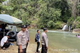 Personel Polsek Sukaraja Monitoring Obyek Wisata Napal Jungur 