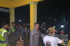 Personel Polsek Sukaraja Berikan Pengamanan Kesenian Tradisional Sekujang 