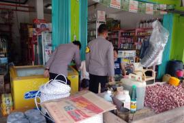 Personel Polsek Nasal Cek Ketersediaan Bahan Pokok di Seputaran Wilkum 