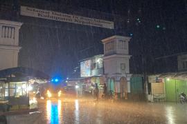 Amankan Penyaluran Sembako, Personel Polres Rejang Lebong Laksanakan Pengaturan Lalin di Perbatasan Curup-Kepahiang