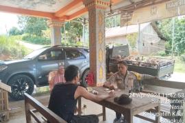 Bhabinkamtibmas Polsek Nasal Sambang dan Silaturahmi Kamtibmas Kepada Warga Desa Sinar Banten 