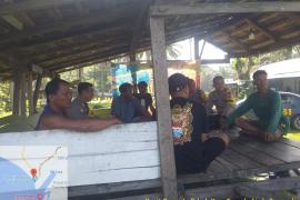 Sampikan Pesan Kamtibmas, Polsek Kaur Tengah Jumat Curhat Bersama Warga di Desa Tanjung Pandan 