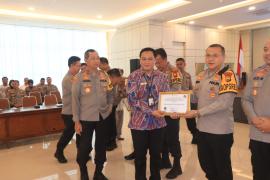 Polres Rejang Lebong Terima Penghargaan dari Ombudsman Kategori Nilai A Zona Hijau