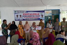 Bhabinkamtibmas Polsek Lebong Selatan Hadiri Penyaluran BLT DD di Desa Sukasari