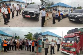 Pastikan Berjalan dengan Aman, Polsek KSKP Pulau Baai Monitoring Keberangkatan Kapal di Dermaga ASDP 