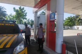 Pastikan Tidak Ada Praktik Kecurangan Pengisian BBM, Polsek Maje Patroli di SPBU 