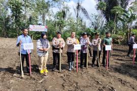 Dukung Penambahan Areal Tanam (PAT), Polres Rejang Lebong Laksanakan Penanaman Padi Gogo Serentak 