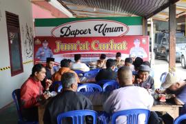 Jalin Silahturahmi dengan Masyarakat, Kapolres Rejang Lebong Buka Dapur Umum dalam Giat Jumat Curhat 