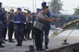 Jelang Hari Bhayangkara ke-78, Wakapolda Bengkulu Pimpin Upacara dan Tabur Bunga di Laut