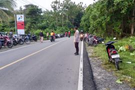 Personel Piket Yanmas Polsek Maje Patroli Pengamanan di Pasar Mingguan 